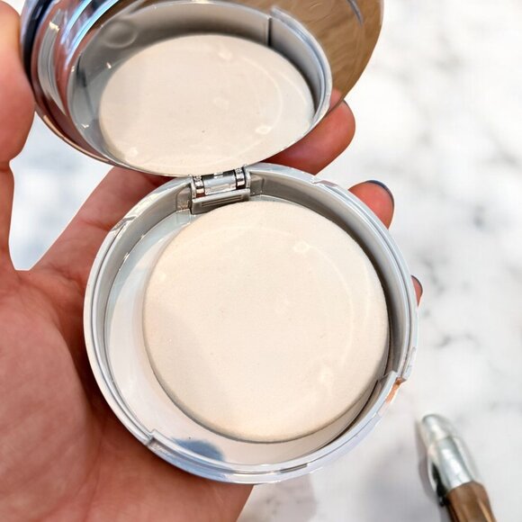 IT Cosmetics CC+ Airbrush Perfecting Powder Foundation Medium Shade - Picture 5 of 7